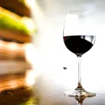 Un bicchiere di vino al giorno fa bene o male?